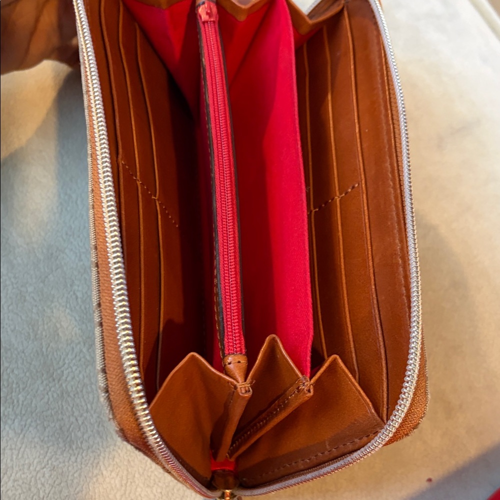 Dooney & Bourke Beige Logo Wallet GUC. 8” x 4.25” x 1” - Picture 6 of 11